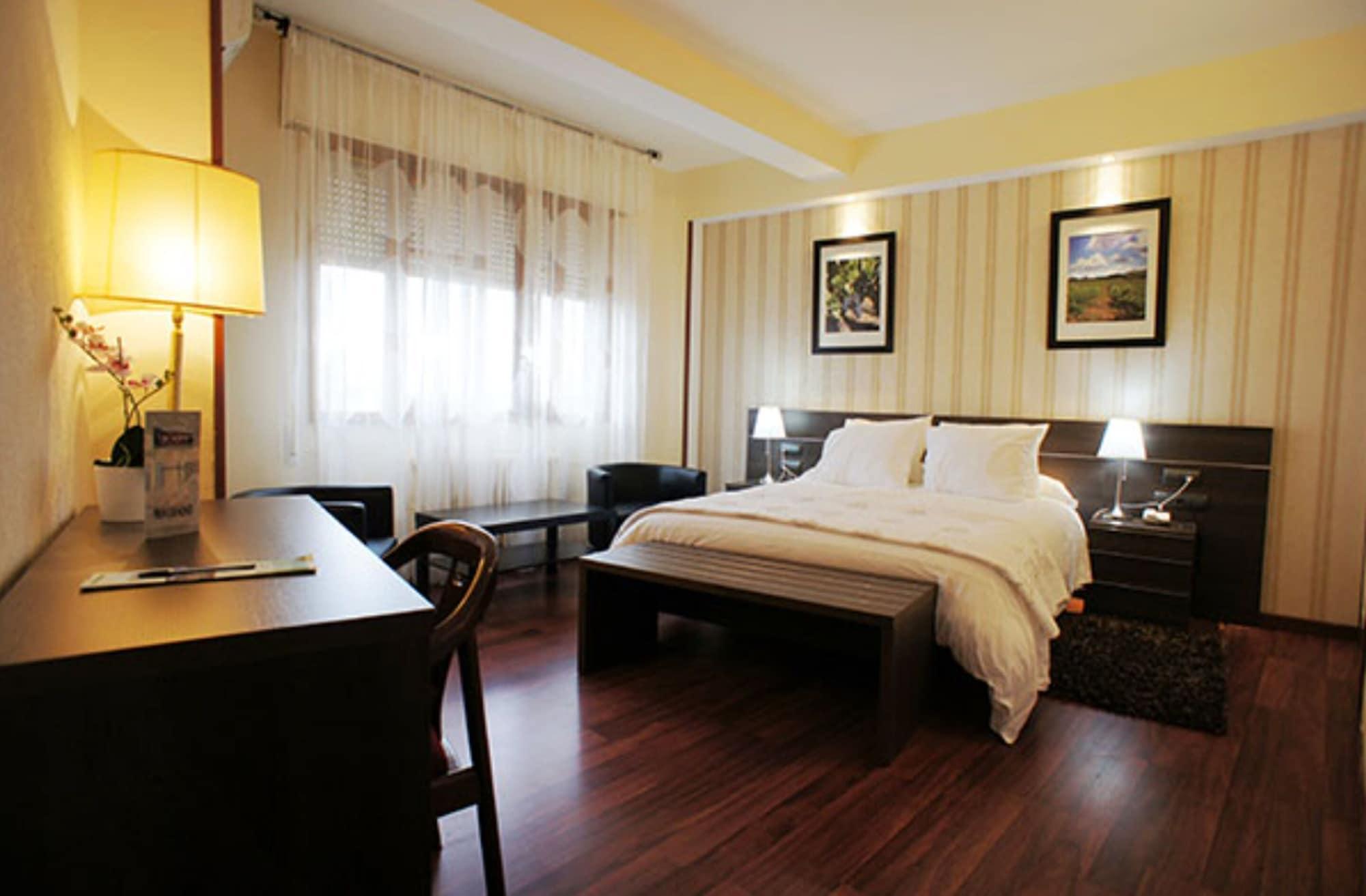 Hotel Montermoso Аранда де Дуеро Екстериор снимка