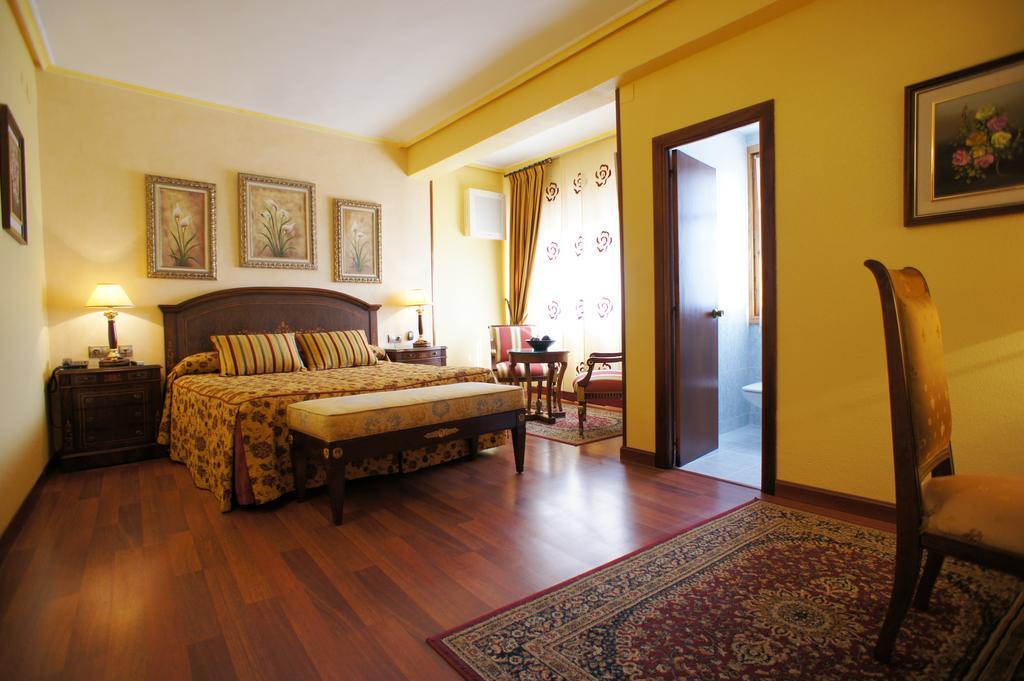 Hotel Montermoso Аранда де Дуеро Екстериор снимка